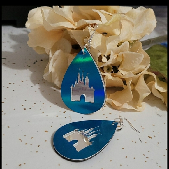 Holographic Castle earrings - Picture 7 of 7